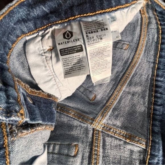 Women’s 501 Levi denim distressed 5 pocket short jeans medium wash Size 16W - Picture 11 of 11